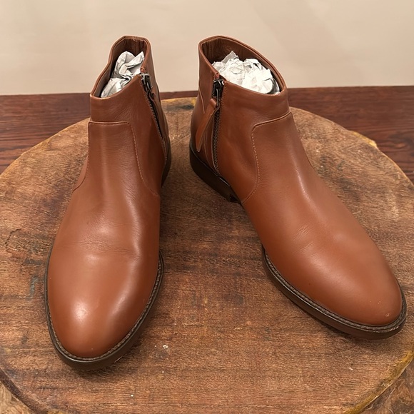 Jenni Kane NEW, never worn,  booties.  Size 37 Saddle Leather. - Picture 1 of 4